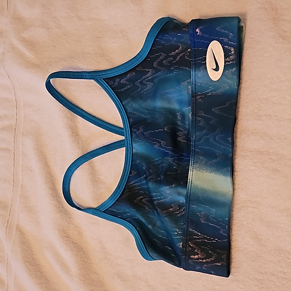 NWOT Girls Nike exercise top